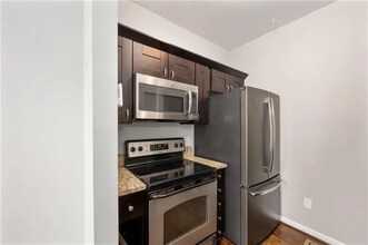 2162 Larchwood Rd SW in Atlanta, GA - Building Photo - Building Photo