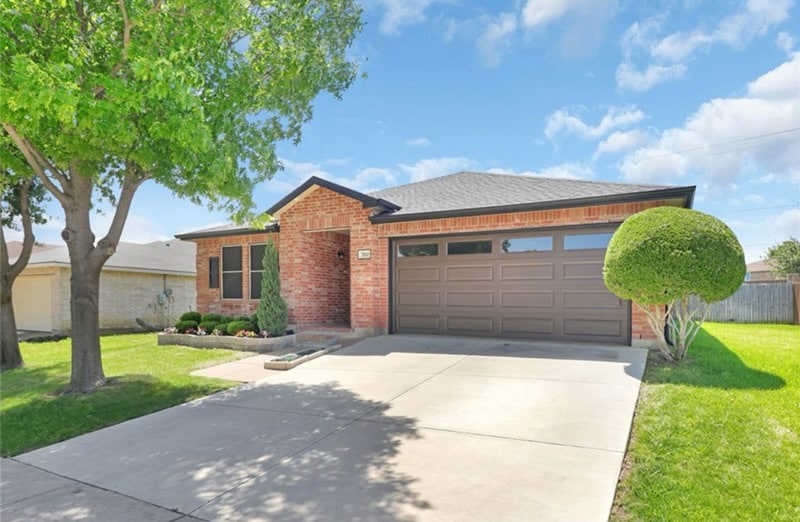 700 Harris Ridge Dr in Arlington, TX - Building Photo