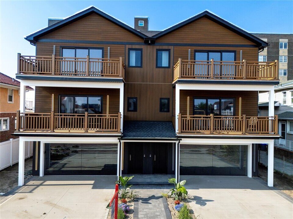 622 W Penn St in Long Beach, NY - Building Photo