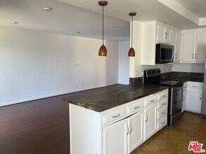 4650 Park Mirasol in Calabasas, CA - Building Photo - Building Photo