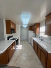 617 Meadow Grove Ct in Bakersfield, CA - Building Photo - Building Photo
