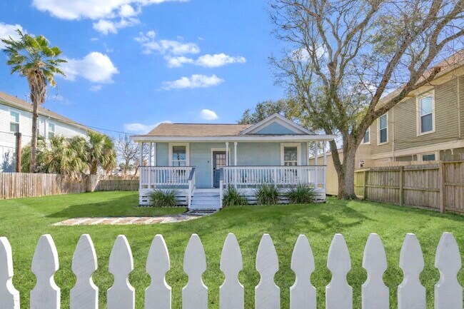 5801 Avenue S 1/2 in Galveston, TX - Building Photo - Building Photo