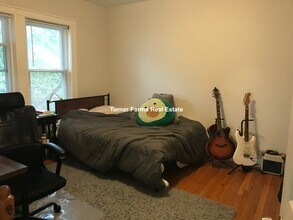 21 Renfrew St, Unit 1 in Medford, MA - Foto de edificio - Building Photo