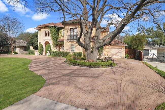 6807 Lupton Dr in Dallas, TX - Building Photo - Building Photo