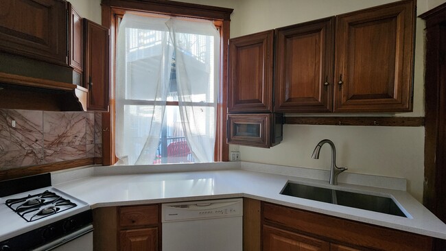 3326 N Clark St in Chicago, IL - Building Photo - Building Photo