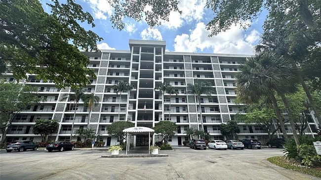 2900 N Course Dr, Unit 803 in Pompano Beach, FL - Building Photo - Building Photo