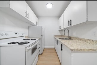 223 Jackson St W in Hamilton, ON - Building Photo - Building Photo