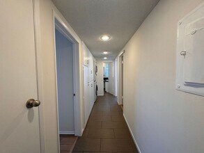 1065 S Holt Ave in Los Angeles, CA - Building Photo - Building Photo