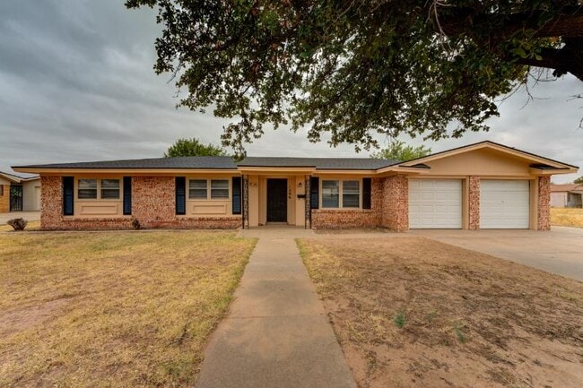 property at 1506 E 2nd St