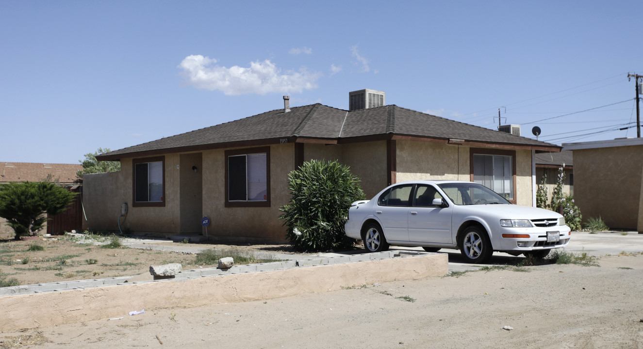 15957 Tokay St in Victorville, CA - Building Photo