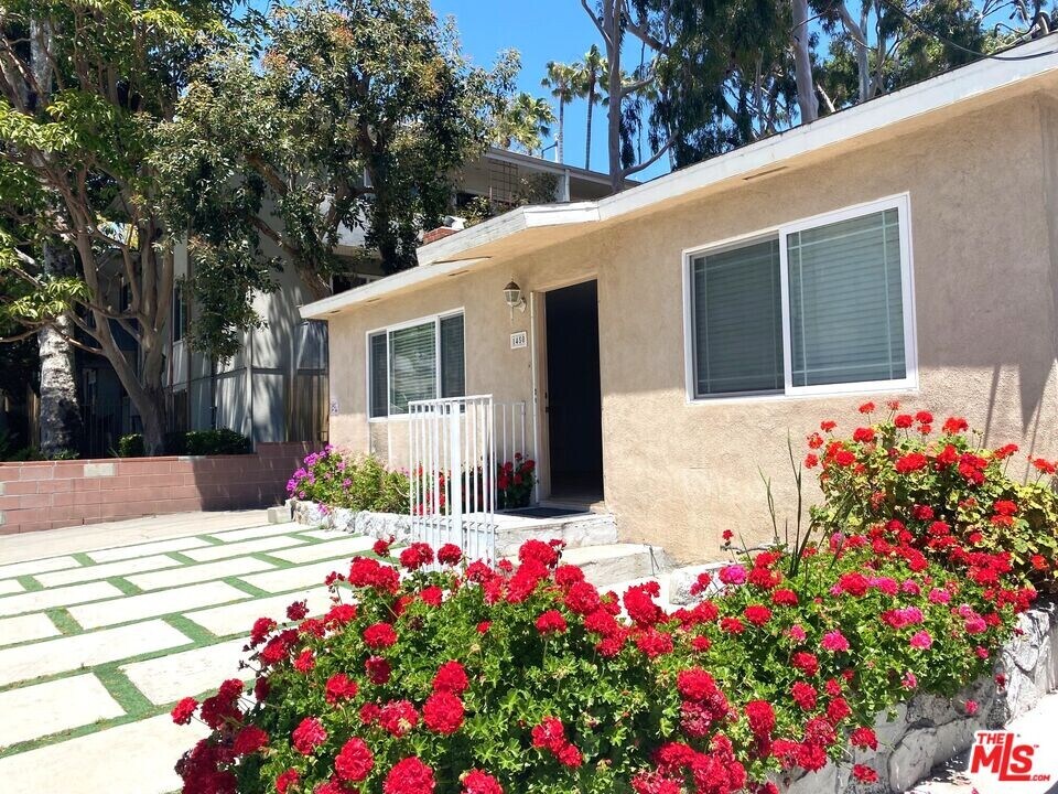 1450 Butler Ave in Los Angeles, CA - Foto de edificio