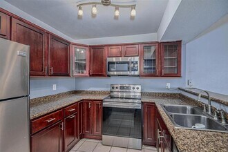 12510 Newbrook Dr in Houston, TX - Building Photo - Building Photo