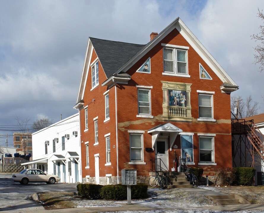 629 W College Ave in State College, PA - Foto de edificio