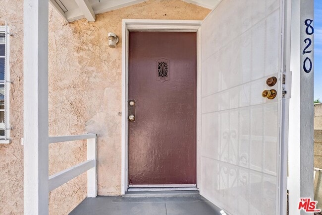 820 S Grevillea Ave in Inglewood, CA - Building Photo - Building Photo