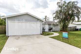 462 SE Streamlet Ave in Port St. Lucie, FL - Foto de edificio - Building Photo