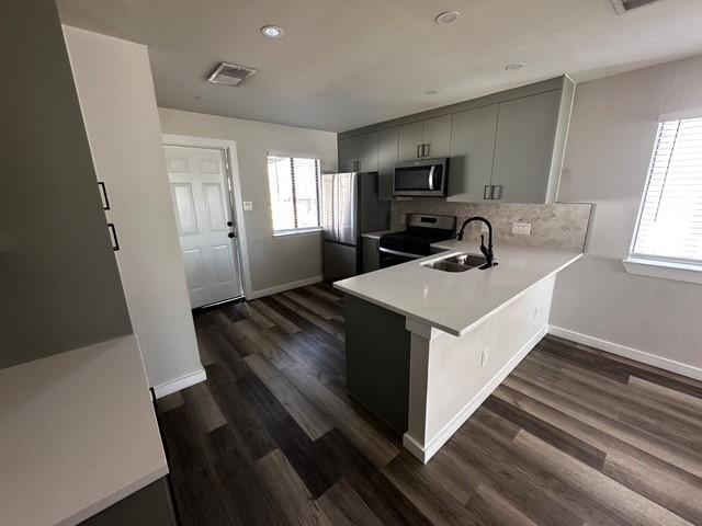 1410 W Braker Ln in Austin, TX - Foto de edificio - Building Photo