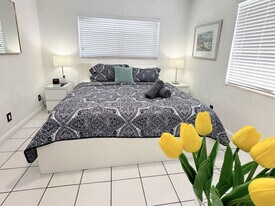 322 Oregon St in Hollywood, FL - Building Photo