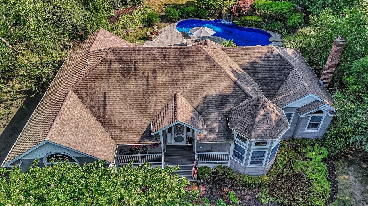 187 Great Rock Dr in Wading River, NY - Building Photo