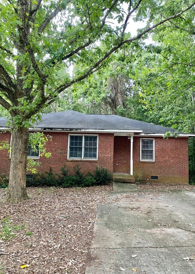 property at 1382 Kent Dr