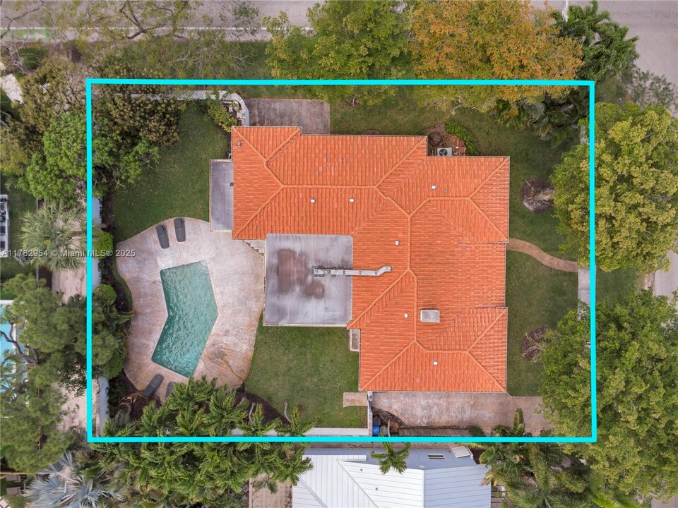 549 NE 12th Ave in Fort Lauderdale, FL - Foto de edificio