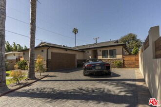 977 Vernon Ave in Los Angeles, CA - Building Photo - Building Photo