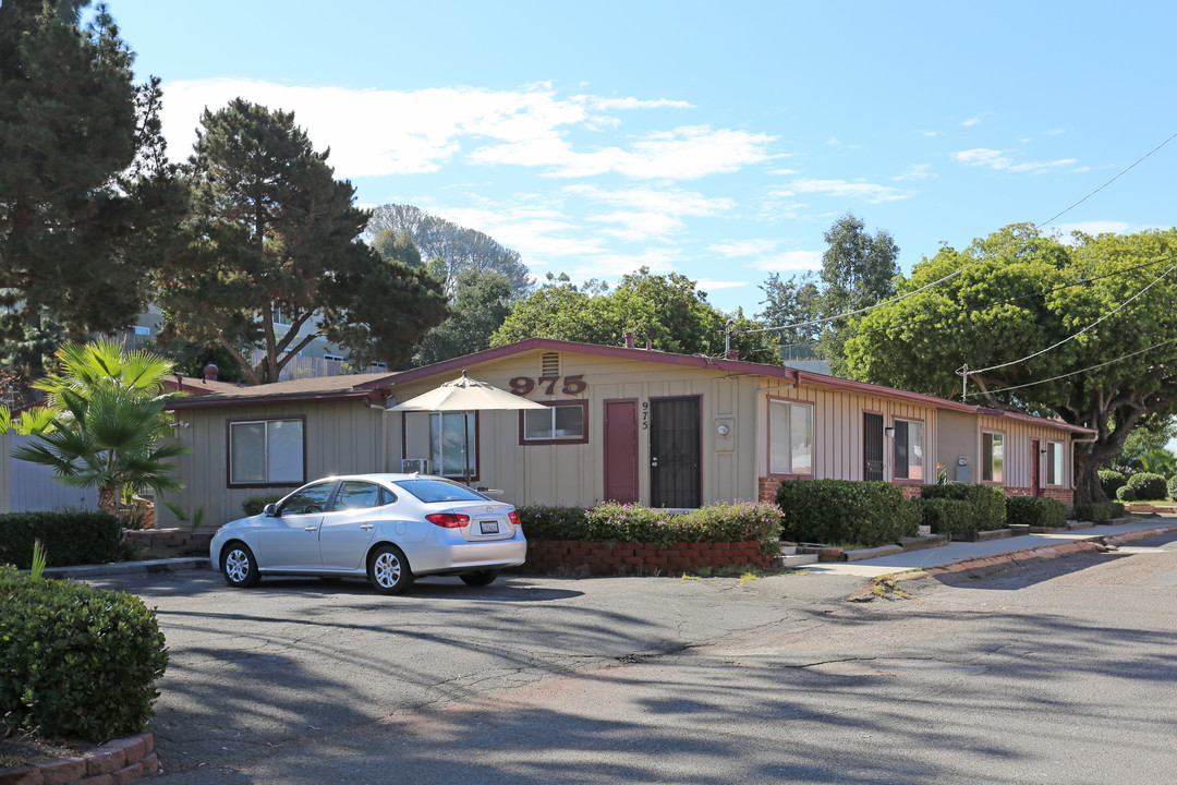 975-983 Postal Way in Vista, CA - Building Photo