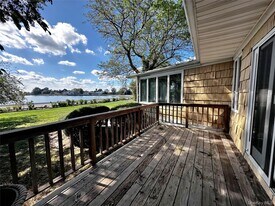 1090 Bayhead Dr in Mamaroneck, NY - Building Photo