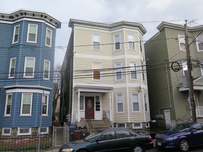 3 Carson St, Unit 3 in Boston, MA - Foto de edificio - Building Photo