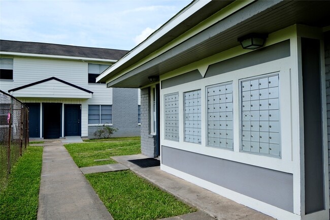 5630 Market St in Houston, TX - Building Photo - Building Photo