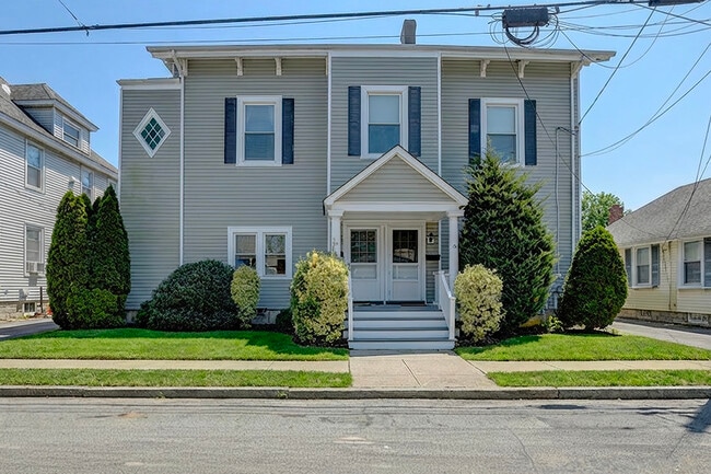 37 Waverly Pl in Red Bank, NJ - Foto de edificio - Building Photo