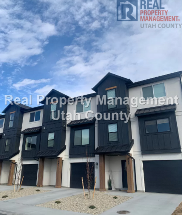 372 S 610 E in American Fork, UT - Foto de edificio