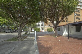 2675 SW 24th Ter in Miami, FL - Building Photo - Building Photo