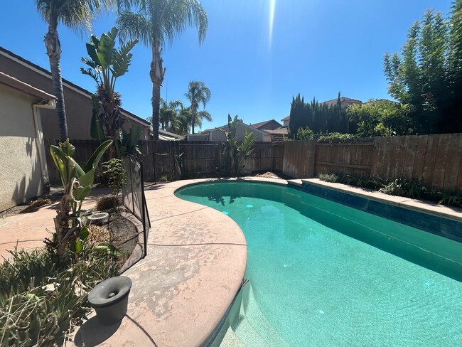 3044 White Oak Ct in Turlock, CA - Foto de edificio - Building Photo