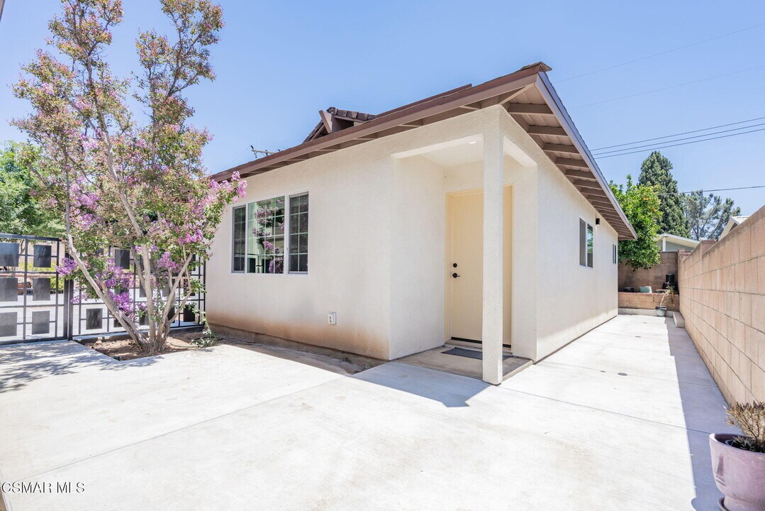 3242 Hereford Ct in Simi Valley, CA - Building Photo