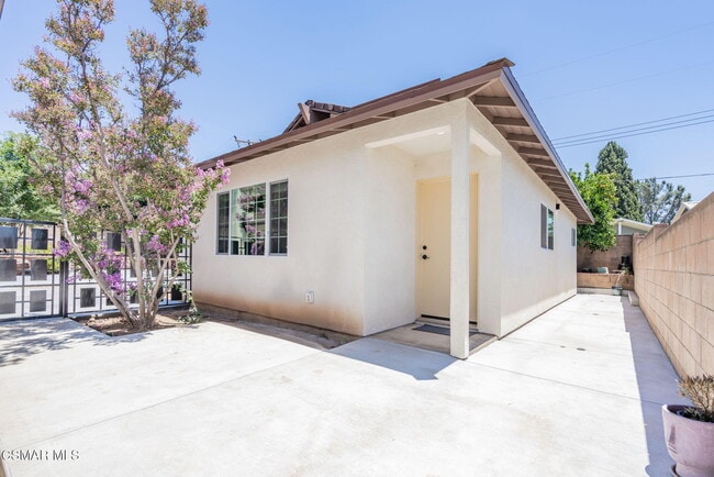 property at 3242 Hereford Ct