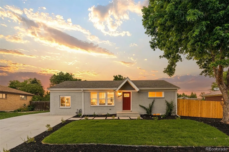 10821 Larry Dr in Northglenn, CO - Building Photo