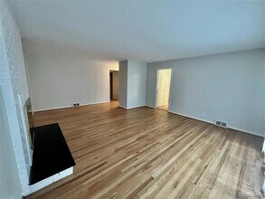 6901 Woodbank Dr in Bloomfield Hills, MI - Foto de edificio - Building Photo