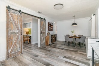 1320 Lake Shore Dr in Naples, FL - Building Photo - Building Photo