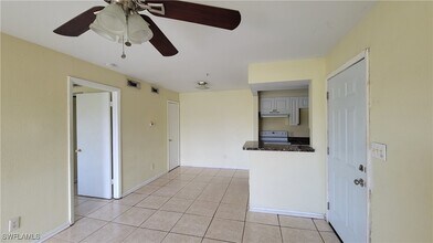 2937 Winkler Ave in Ft. Myers, FL - Building Photo - Building Photo