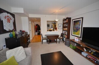 931 Massachusetts Ave, Unit 1203 in Cambridge, MA - Foto de edificio - Building Photo