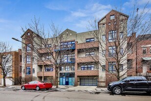 2251 W St Paul Ave in Chicago, IL - Building Photo