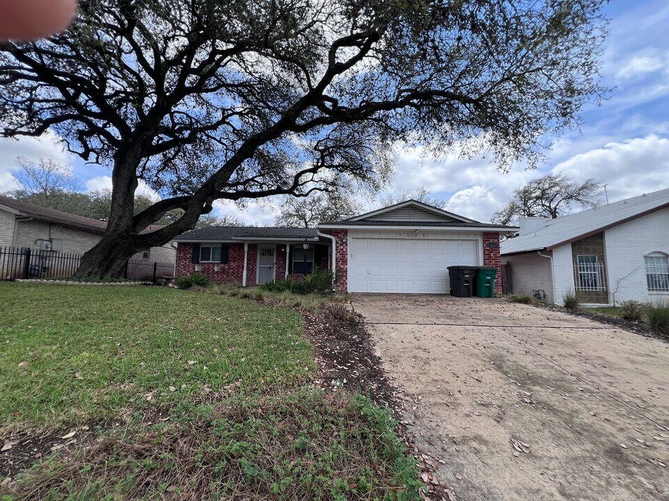 6234 Pancho Villa Dr in San Antonio, TX - Building Photo