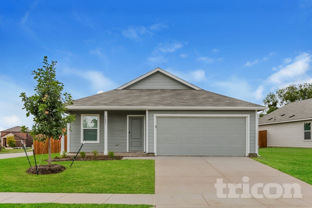 1601 Parlier St in McKinney, TX - Foto de edificio