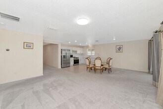 3558 74th Ave Cir E in Sarasota, FL - Foto de edificio - Building Photo