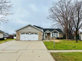 1805 Pebble Beach Dr in Plainfield, IL - Building Photo