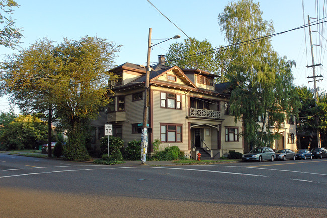 433-439 SE 28th Ave in Portland, OR - Building Photo - Building Photo