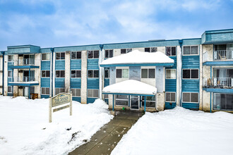 Sands Apartments in Mounds View, MN - Building Photo - Building Photo