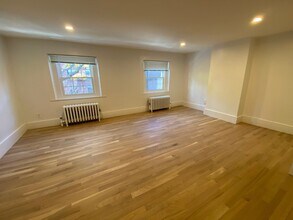 85 Charles St, Unit 4 in Boston, MA - Foto de edificio - Building Photo