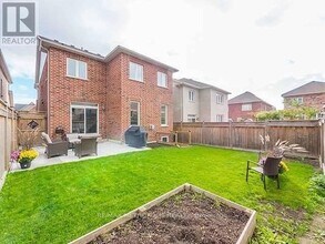 10 Harvest Hills Blvd in East Gwillimbury, ON - Building Photo - Building Photo