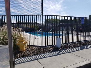 Kamiakin North Apartments in Kennewick, WA - Foto de edificio - Building Photo